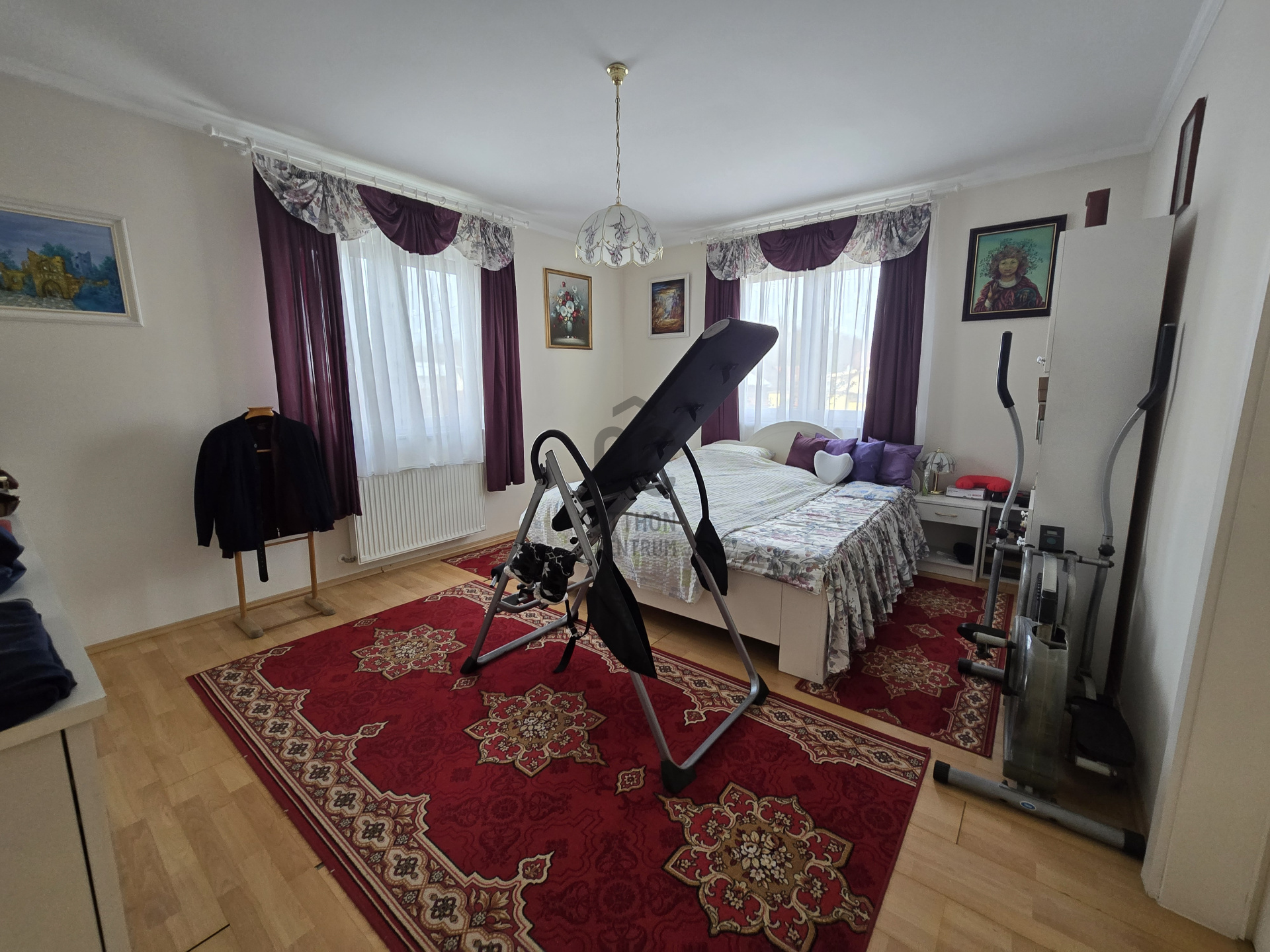 Gallery zoom image
