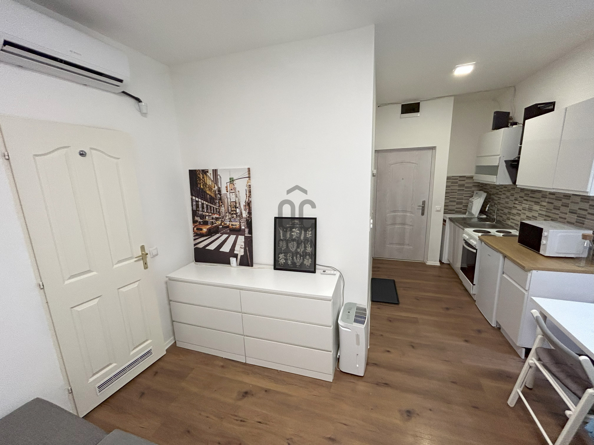 Gallery zoom image