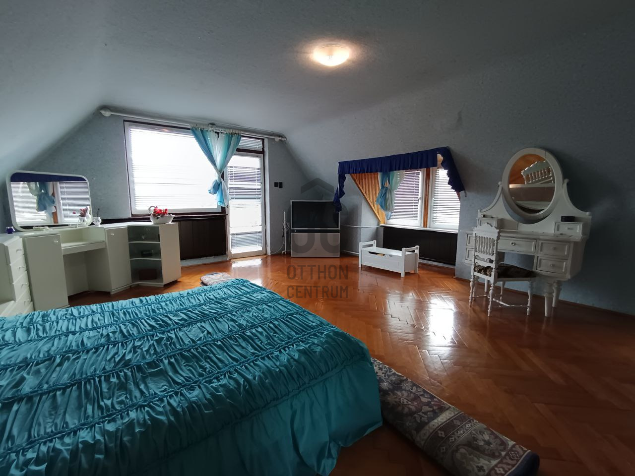 Gallery zoom image