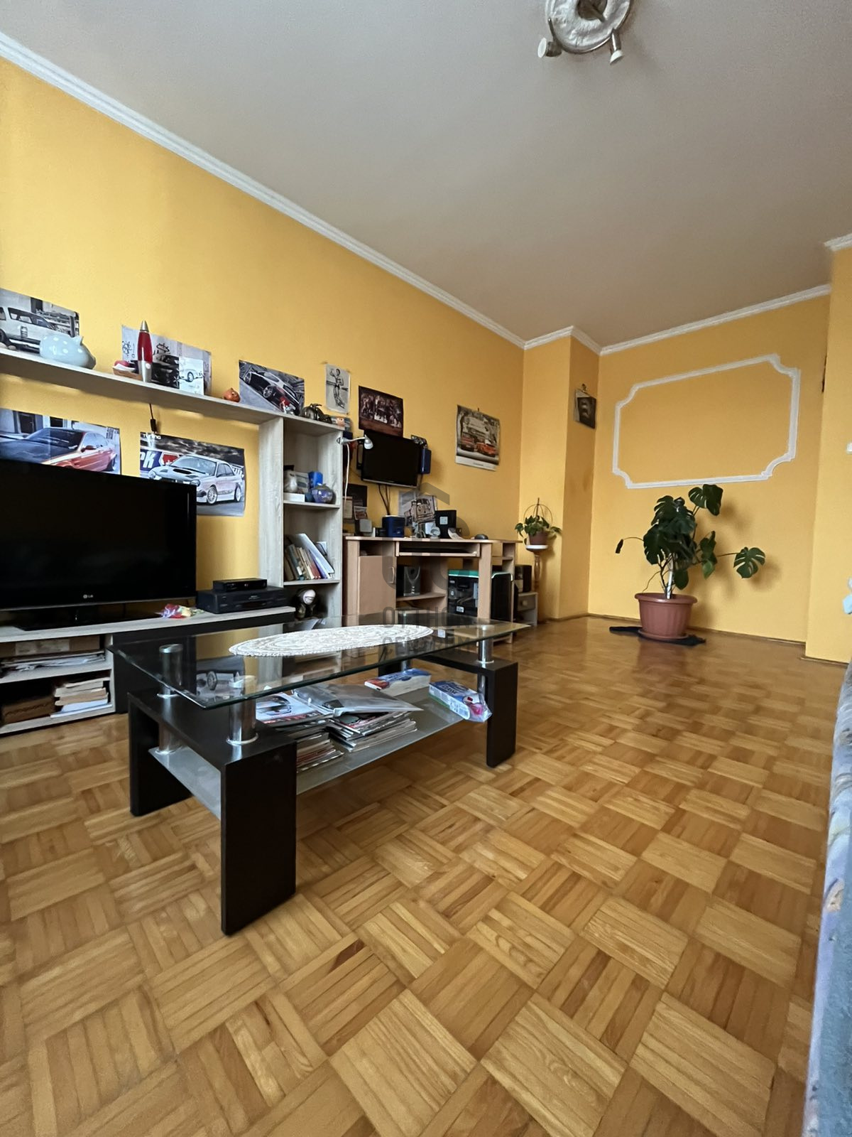 Gallery zoom image