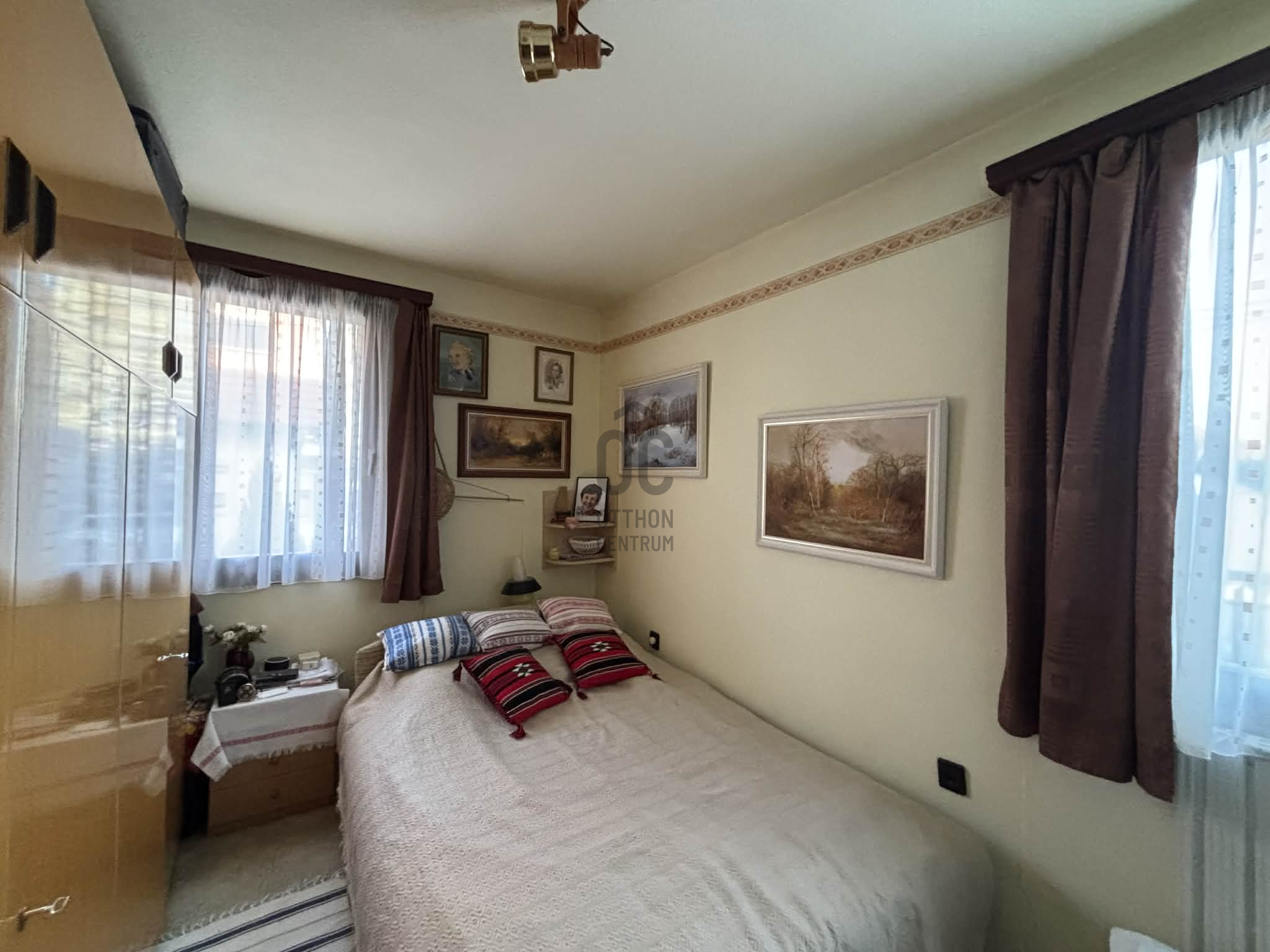 Gallery zoom image