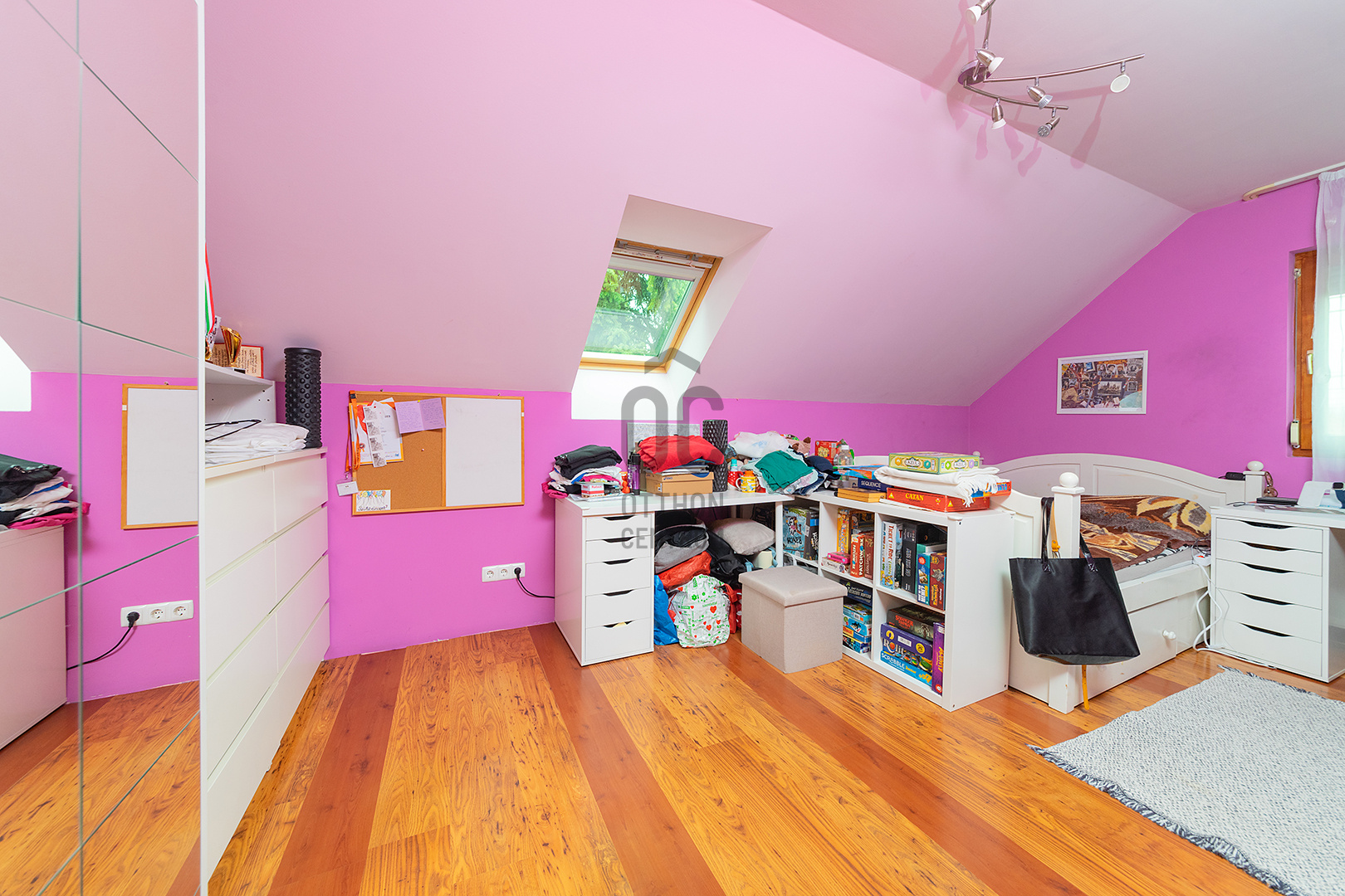 Gallery zoom image