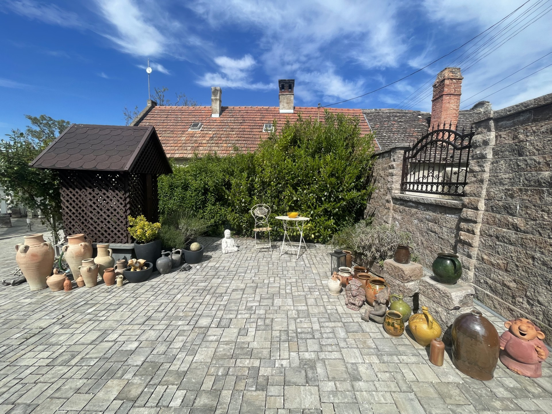Gallery zoom image