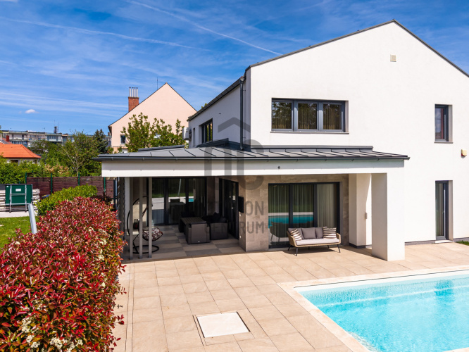 7 bed · 218m² · Ház · 498.000.000 Ft