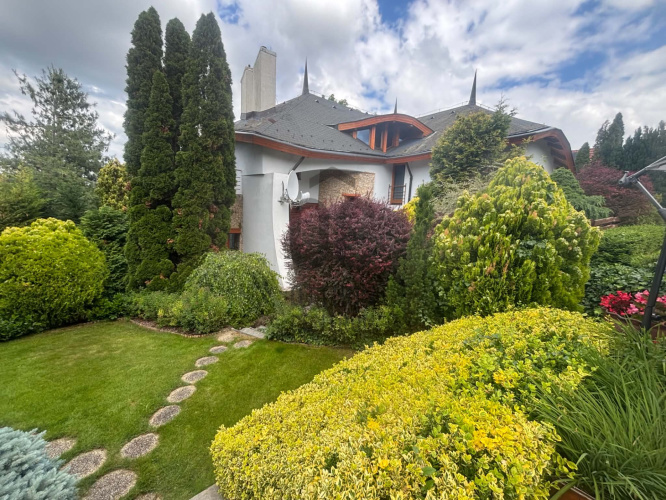 5 bed · 360m² · Családi ház · 385.000.000 Ft