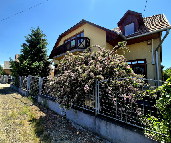 4 bed · 378m² · Üzlethelyiség · 120.000.000 Ft