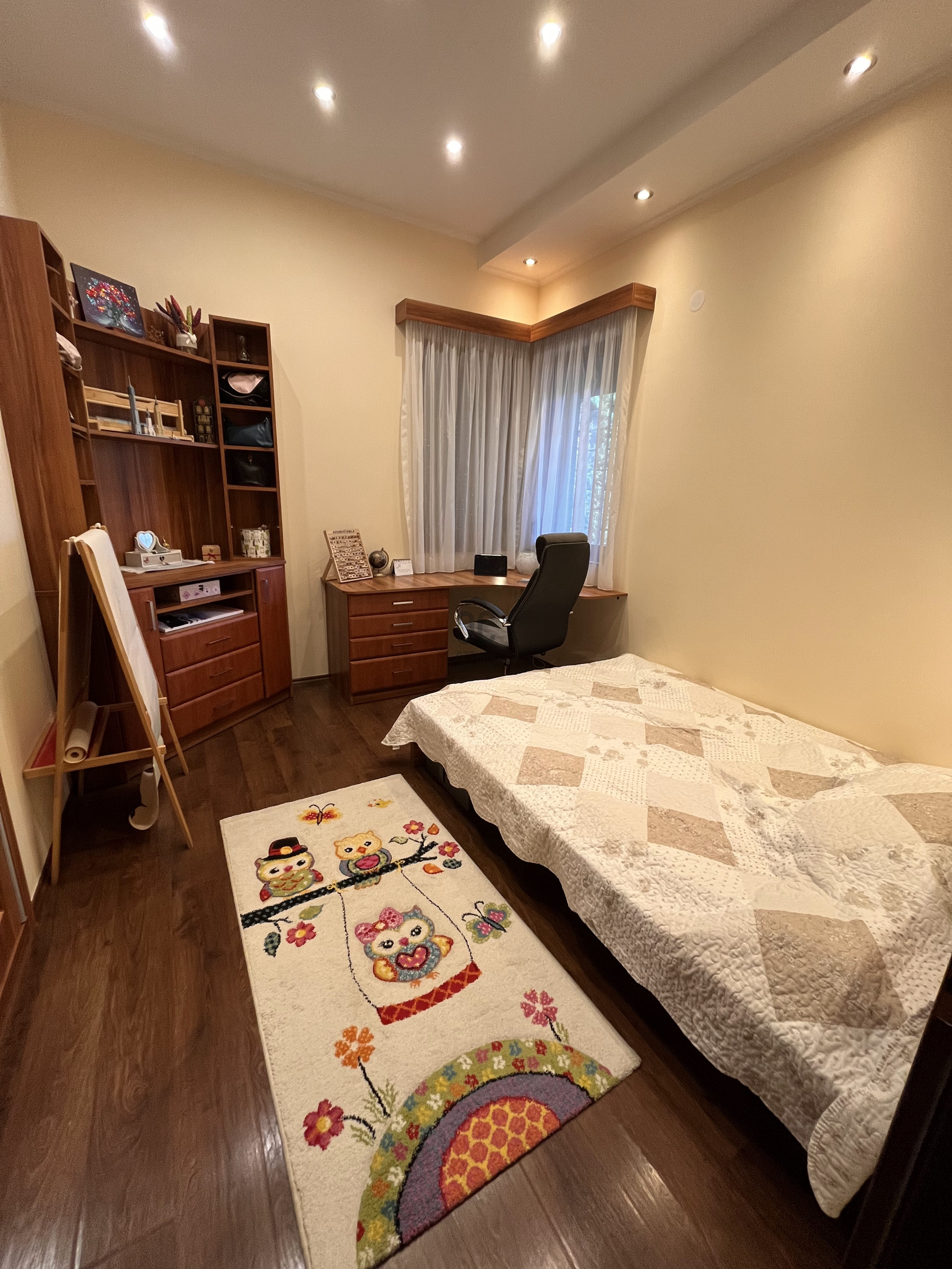 Gallery zoom image