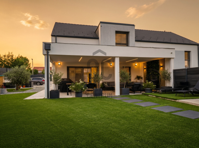 4 bed · 1076m² · Családi ház · 169.900.000 Ft