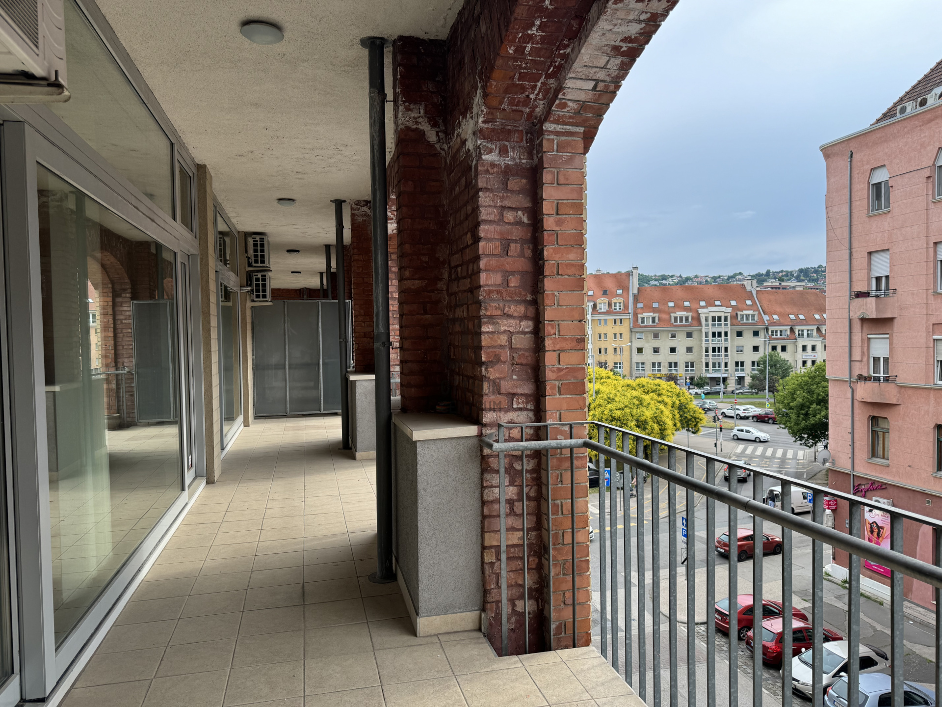 Gallery zoom image