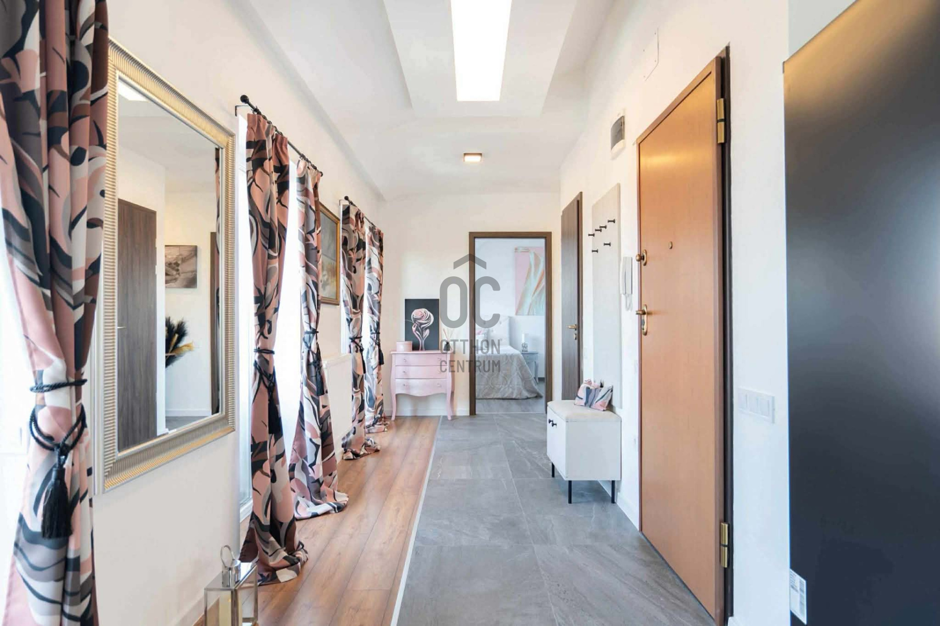 Gallery zoom image