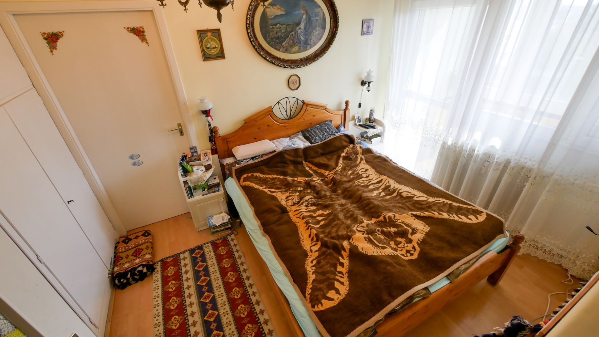 Gallery zoom image