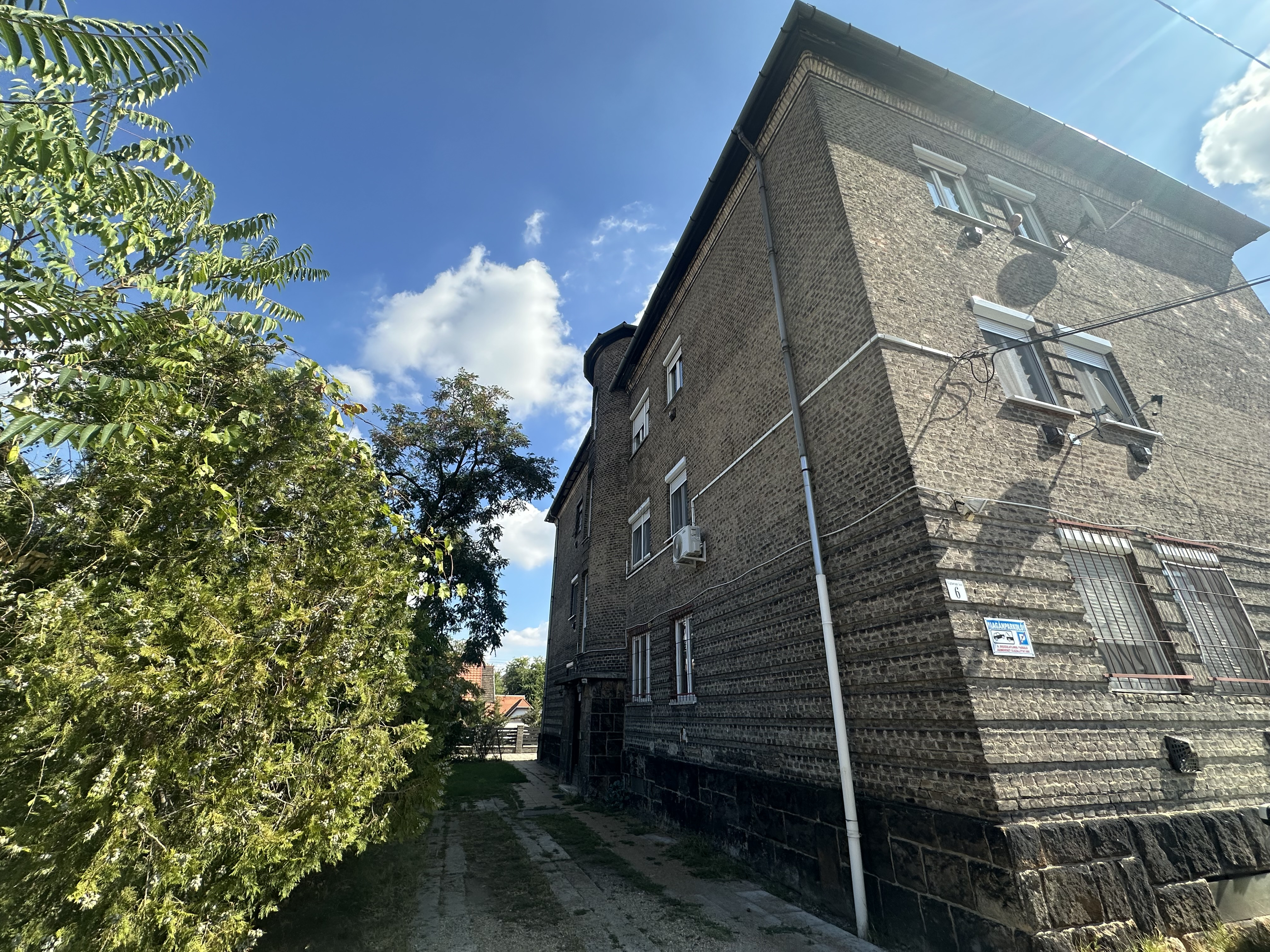 Gallery zoom image